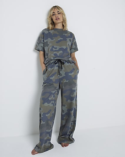 Green camo wide leg joggers