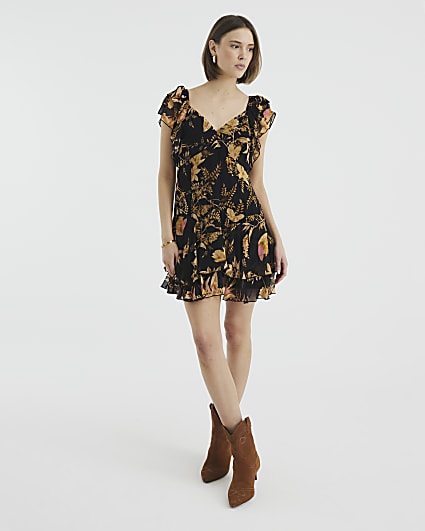 Black Short Sleeve Floral Shift Dress