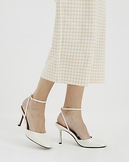 Cream Round Toe Patent Court Heels