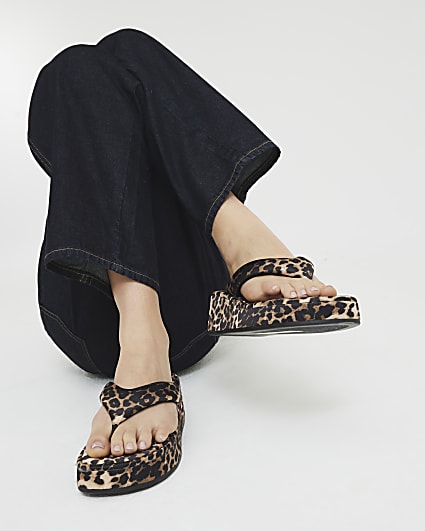 Brown Toe Thong Leopard Print Sandals