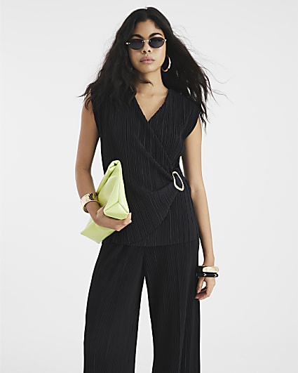 Black Sleeveless Plisse Wrap Top
