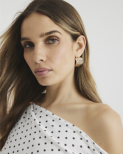 Gold Ridge Detail Stud Earrings