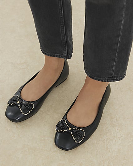Black Chain Bow Ballet Pumps