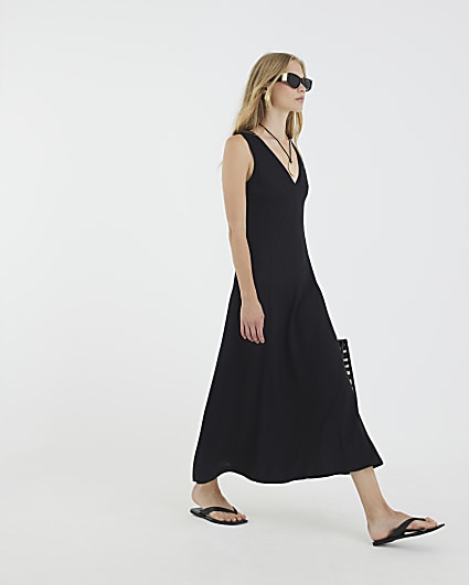 Black Sleevless V Neck Midi Dress