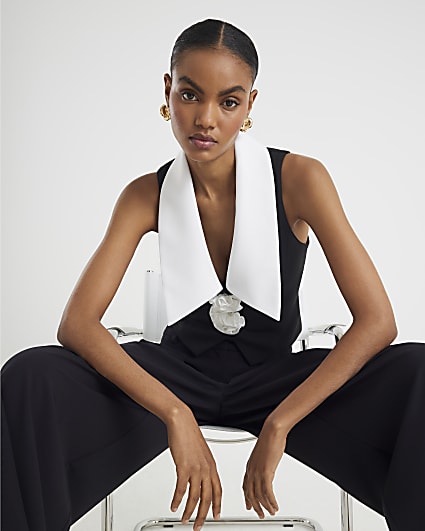 Black Sleeveless Collared Corsage Top
