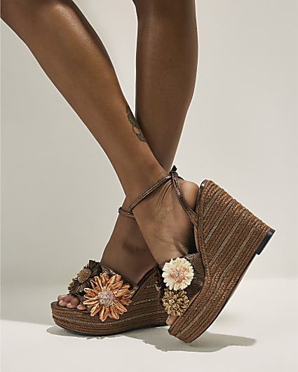Brown 3D Raffia Flower Wedges
