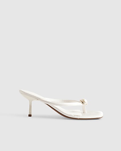 Cream Pearl Toe Thong Low heel Sandals