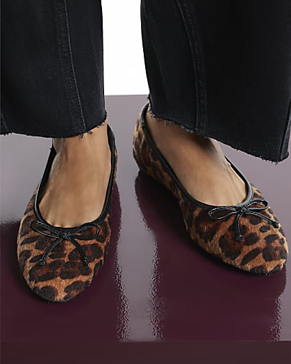 Brown Wide Faux Hair On Leather Leopard Pumps