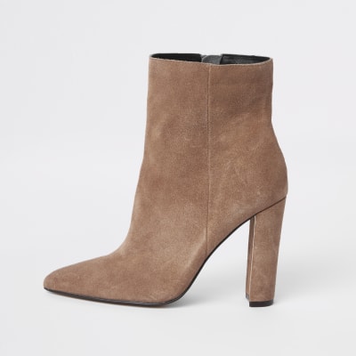 brown ankle boots with block heel