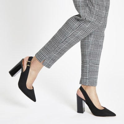 Schwarze Pumps in weiter Passform