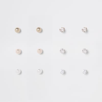 Goldfarbene Ohrstecker im Set