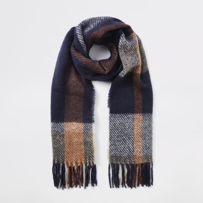 Marineblauer, karierter Schal