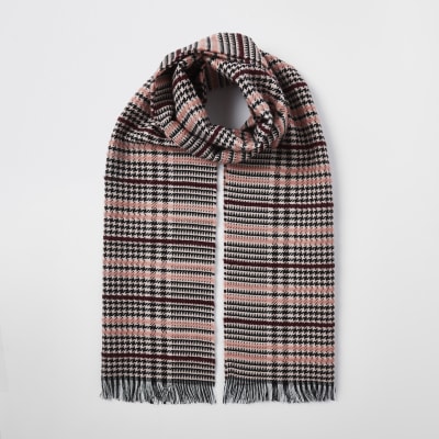 Roze bouclé geruit sjaal