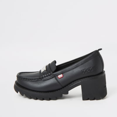 Kickers – Schwarze, grobe Loafer „Klio“ mit Absatz