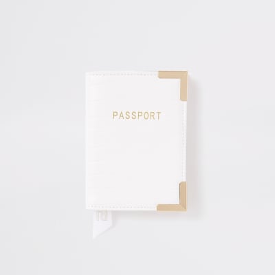 Witte paspoorthouder met krokodillenreliëf