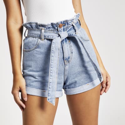 Hellblaue Jeansshorts mit Paperbag-Taille