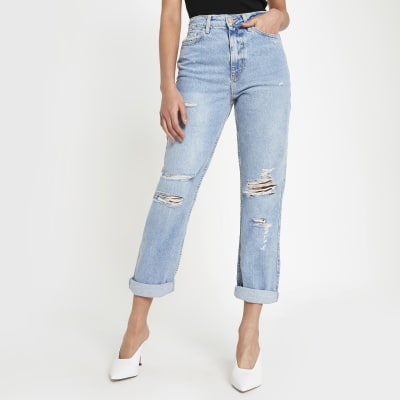 Blaue Mom-Jeans im Used-Look