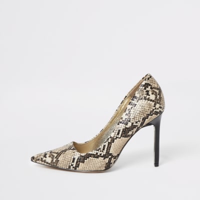 Bruine pumps met slangenprint en smalle hak