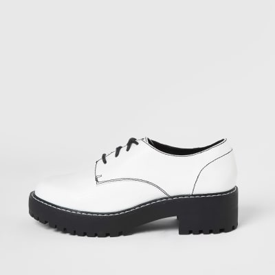 White lace up contrast stitch brogues