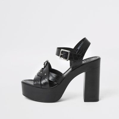 Zwarte leren hakken met studs en plateauzool