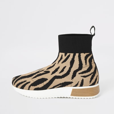 Braune Sneakers mit Tiger-Print