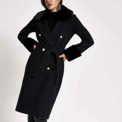 Manteau long noir avec ceinture bordé de fausse fourrure 