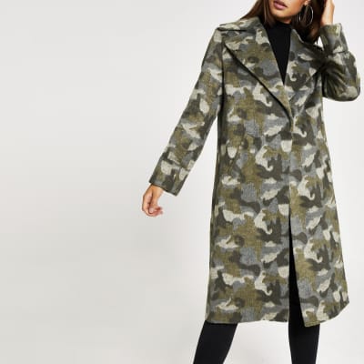 Langer grauer Mantel mit Camouflage-Muster