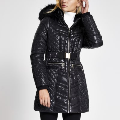 Schwarze, hochglänzende Jacke