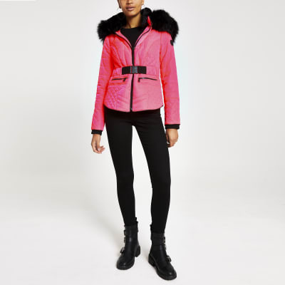Neonroze jack met ceintuur en capuchon van imitatiebont