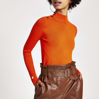 Oranges, langärmeliges Rippstrickoberteil mit hohem Kragen