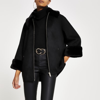 Schwarze Cape-Jacke in Wildlederoptik