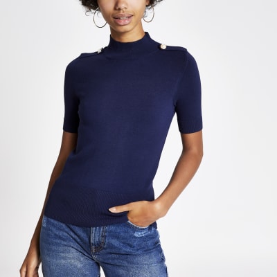 Marineblaues, gestricktes T-Shirt