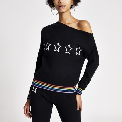 Asymmetrischer Rollkragenpulli mit Sterneprint in Schwarz