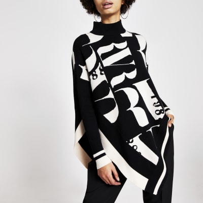 Pull noir avec cape et col montant imprimé RI