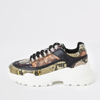 Roze wandelsneakers met reliëf en krokodillenprint