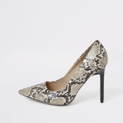 Bruine pumps met slangenprint en brede pasvorm