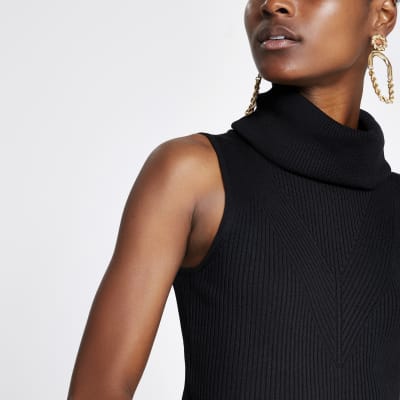 Schwarzes Strickoberteil mit Wasserfallkragen