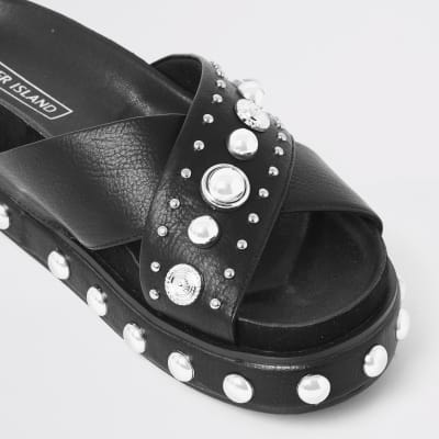 Sandales noires cloutées à semelle plateforme