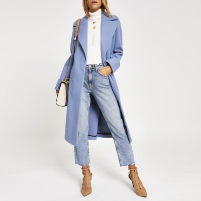 Hellblauer, langer Mantel