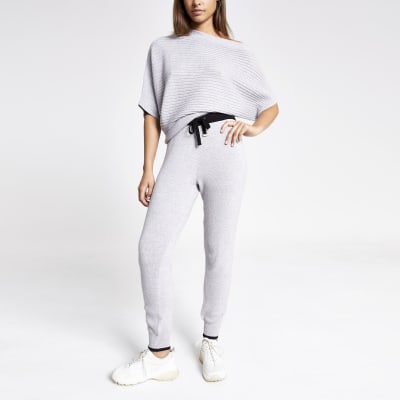 Hellgraue Jogginghose aus Strickmaterial