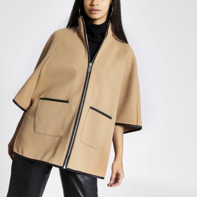 Beige tricot jas met capemodel