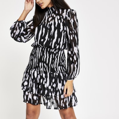 Schwarzes, bedrucktes Kleid