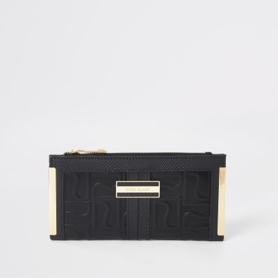 Schwarze Geldbörse mit Metallecken