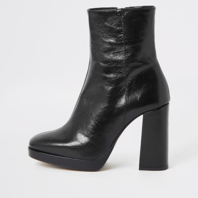 Schwarze Lederstiefel mit Blockabsatz