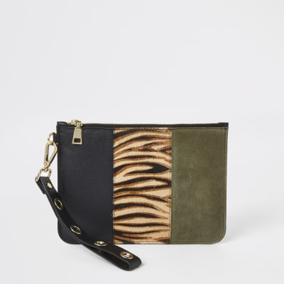 Schwarze Clutch aus Leder mit Zebra-Print