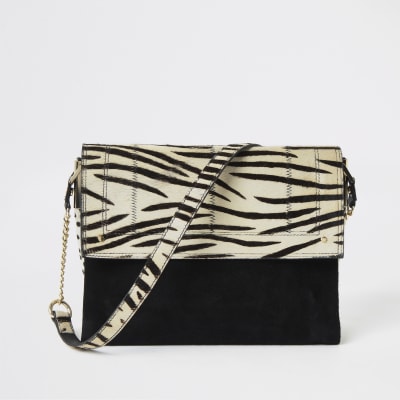 Schwarze Ledertasche mit Zebraprint