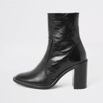 Bottines souples en cuir noires à talon