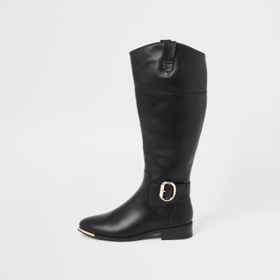 Schwarze, kniehohe Stiefel mit Schnalle