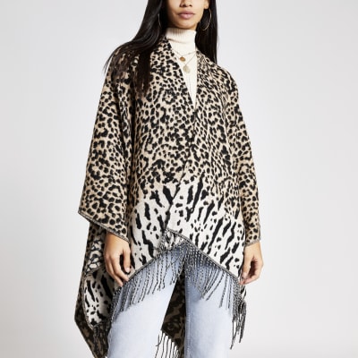 Beige cape met franje en luipaardprint