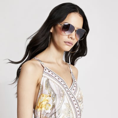 Gold tone chain trim aviator sunglasses